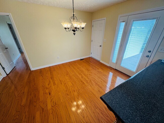 Building Photo - 3-BED, 2-BATH SINGLE FAMILY HOME WALKING DISTANCE TO CUMBERLAND!