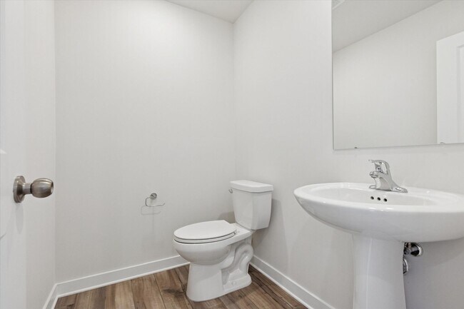 Building Photo - Brand New River Pointe townhome with modern finishes, flexible living space, and a prime location...