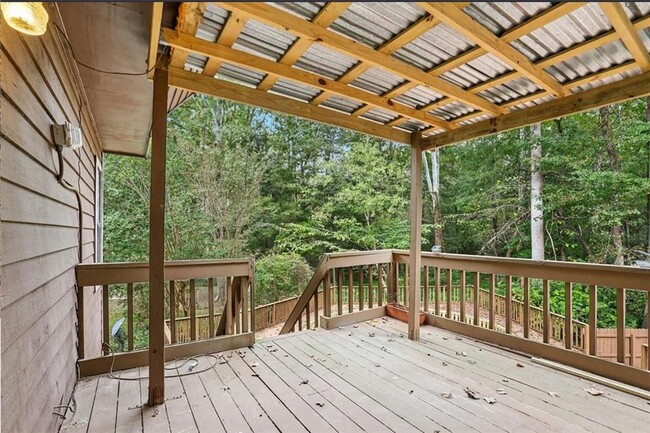 Building Photo - 270 St Simon's Cove