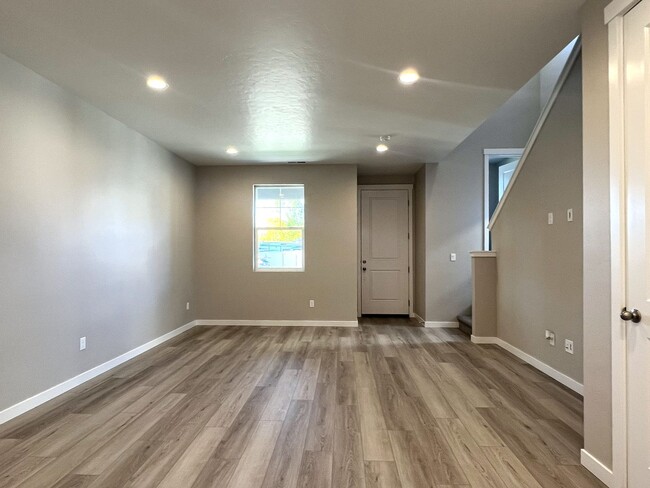 Building Photo - Brand new 3 bed 2.5 bath townhome in Stars...