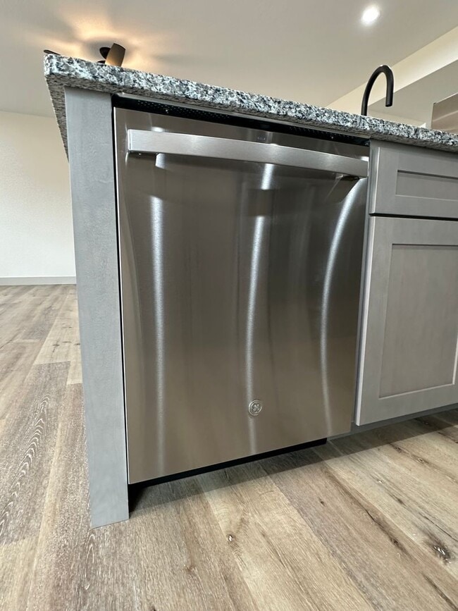 Building Photo - BRAND NEW 4 BED 3 BATH in WAYNESVILLE
