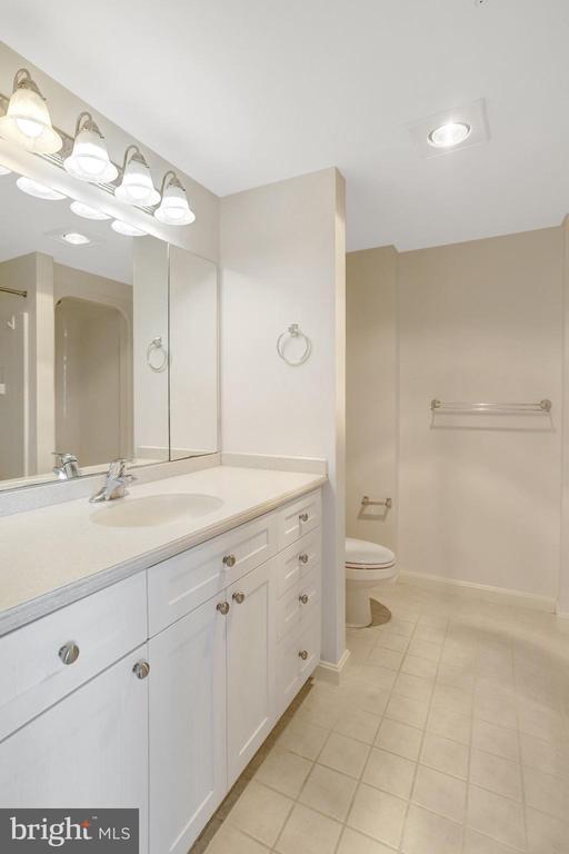 Building Photo - 3101 N Hampton Dr