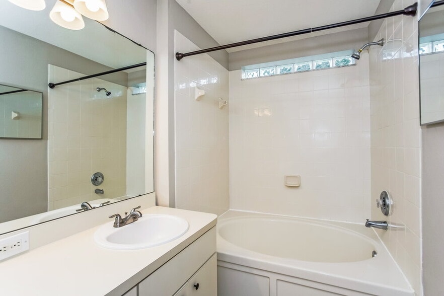 Building Photo - 7554 Oxford Garden Cir