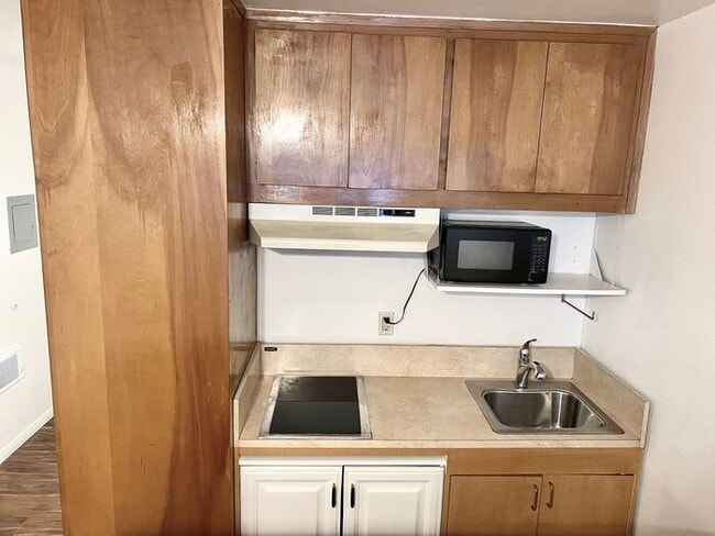 Building Photo - 1 MONTH RENT FREE!!! Studio Blocks from th...
