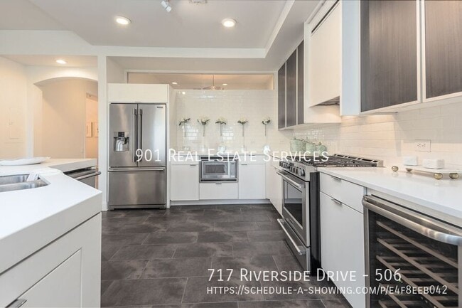 Building Photo - 717 Riverside Dr