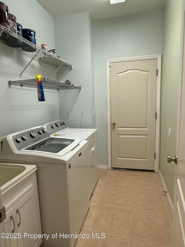 Building Photo - 184 Fairmont Dr