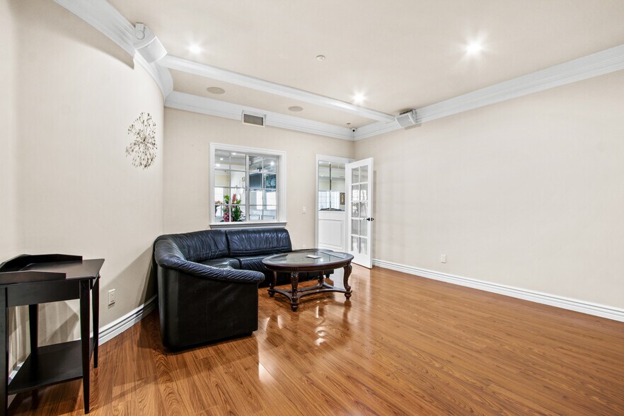 Building Photo - 1117 Encanto Dr