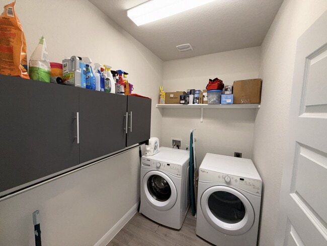 Building Photo - 303 Colorado Cyn