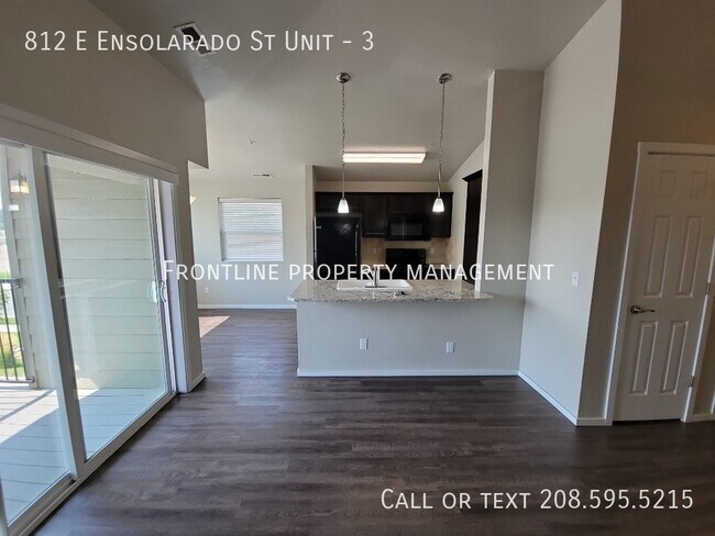 Building Photo - 812 E Ensolarado St