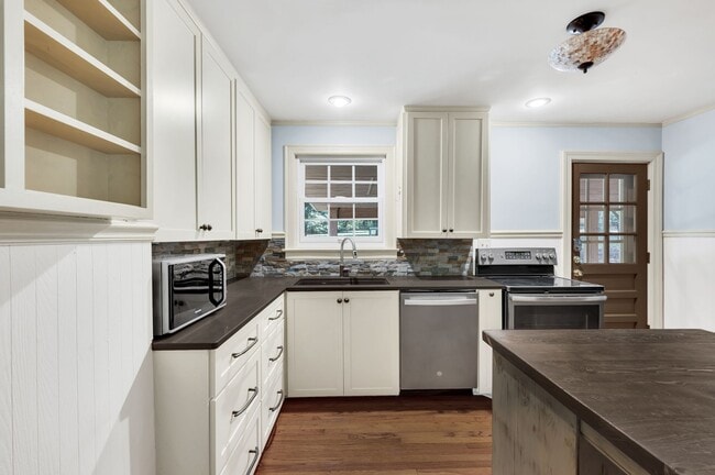 Building Photo - 5040 Stillwood Dr