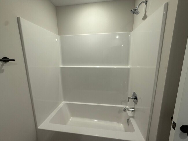 Building Photo - 132 Madisonville Dr