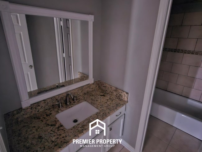 Building Photo - Spacious 4BR Germantown Home w/ Fireplace & Fenced Yard