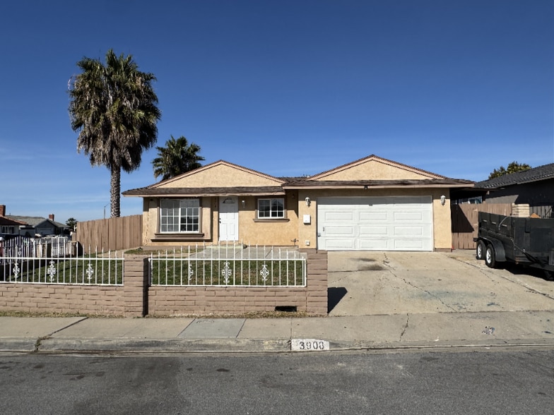 Building Photo - 3908 Rene Dr