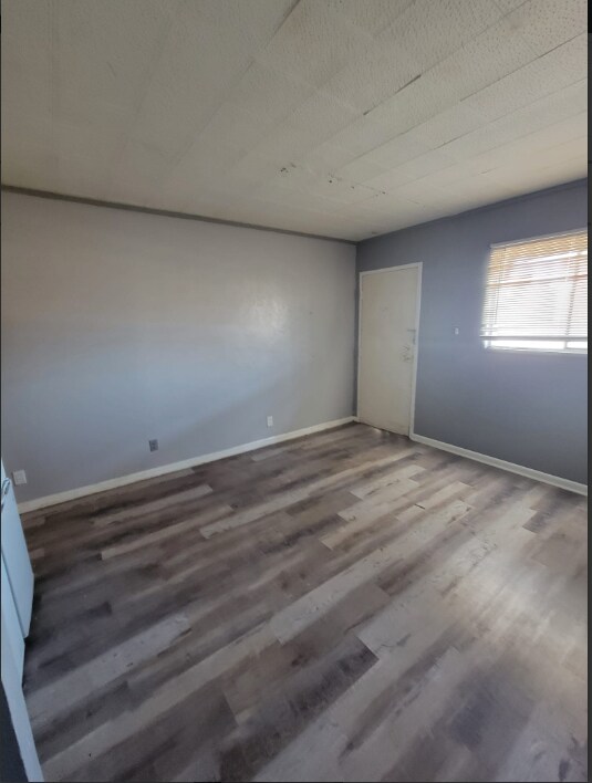 Building Photo - Summit