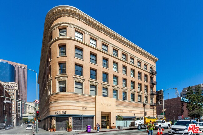 Building Photo - 257 S Spring St