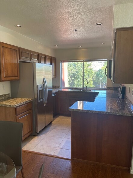 Building Photo - 154 W 5th St