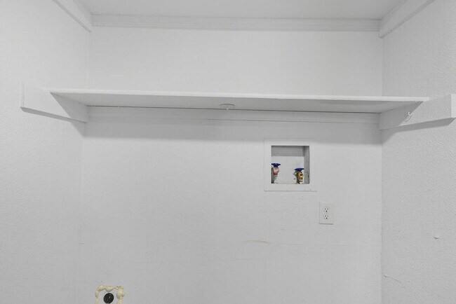 Building Photo - 6619 S Zunis Ave