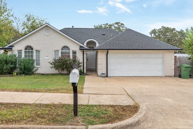 Building Photo - 2511 Westwood Main Dr