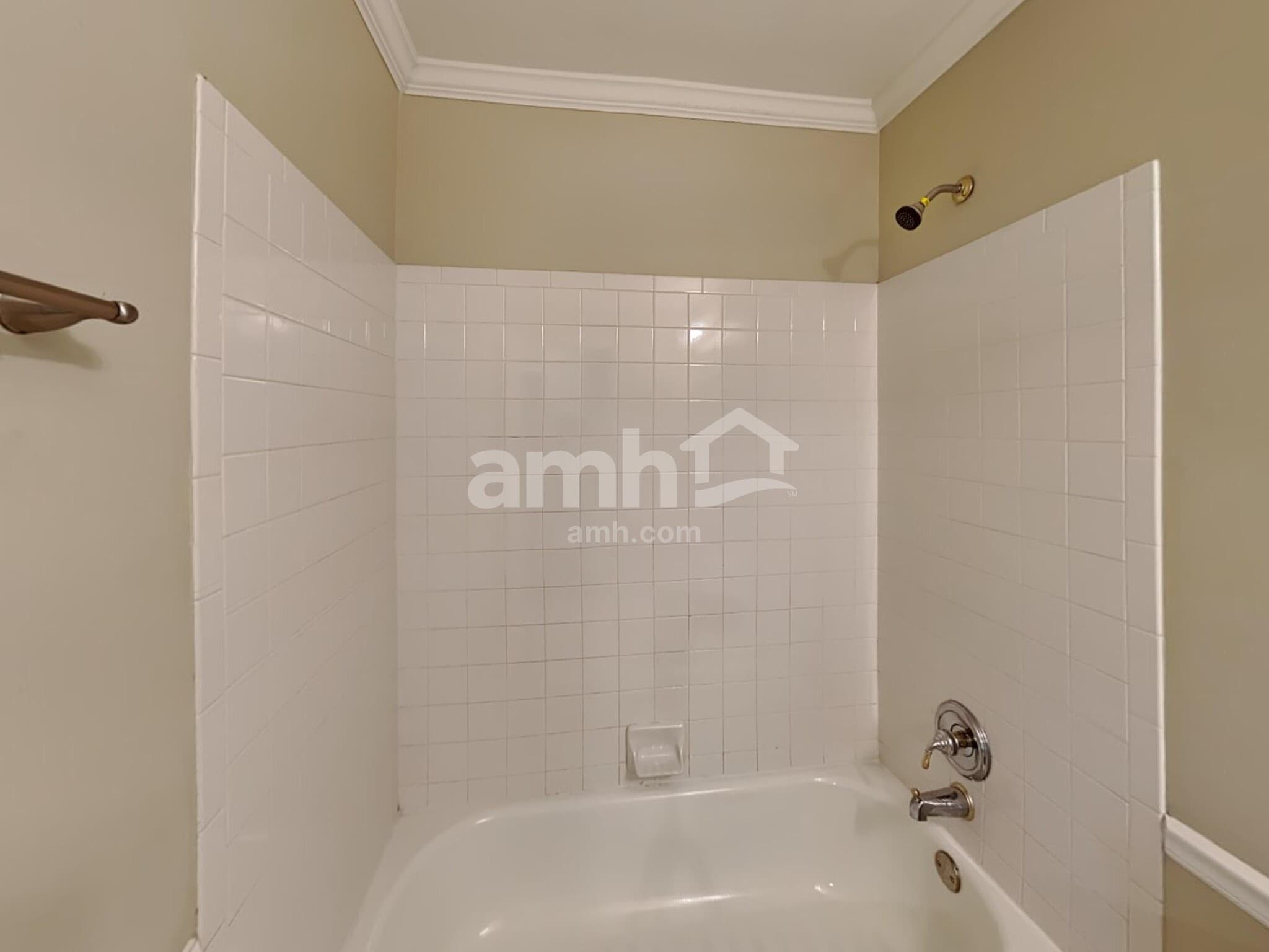 Building Photo - 2923 Villa Lake Dr