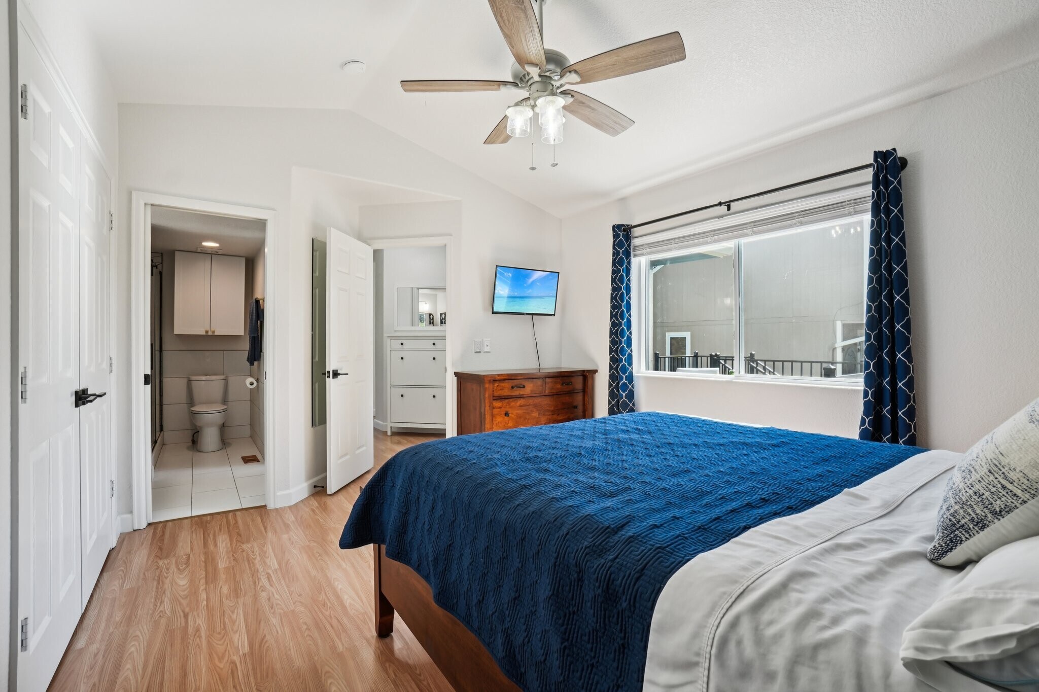 Main floor primary has direct access to the bathroom - 941 Reynolds Farm Ln