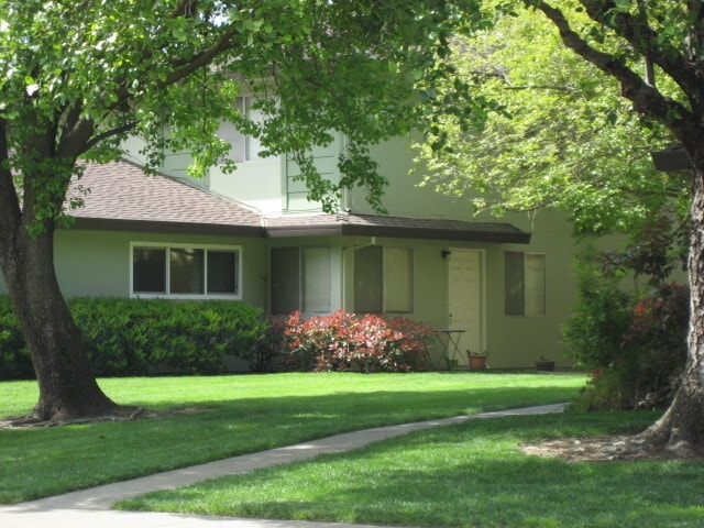 Primary Photo - Charming 2-Bedroom Townhome in North Davis...