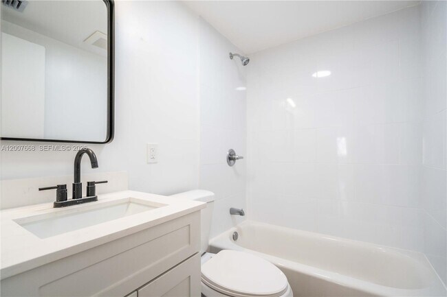 Building Photo - 725 81st St