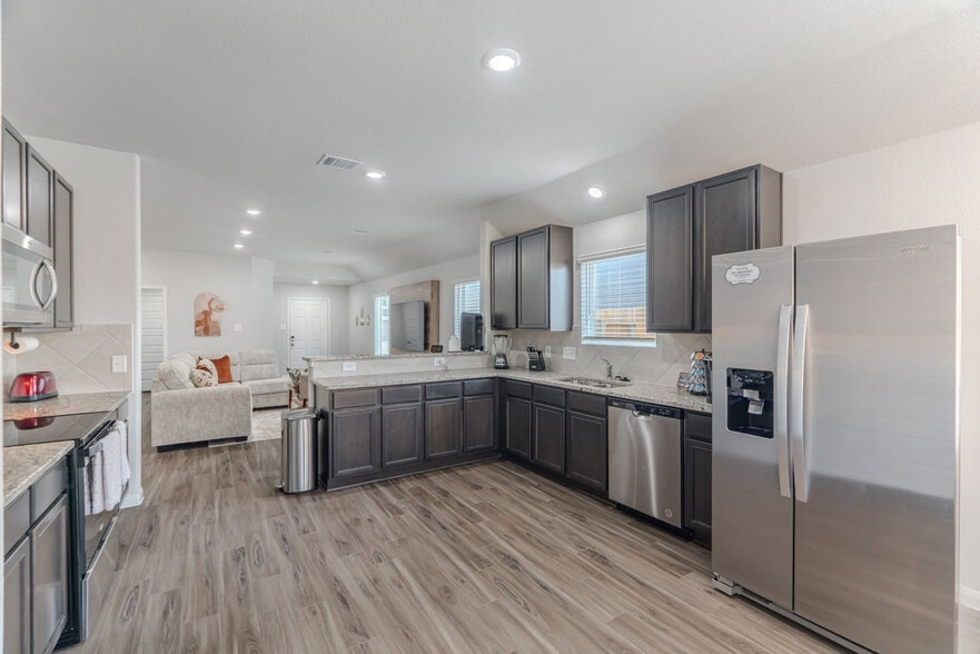 Building Photo - 8110 Alpine Bearberry Dr