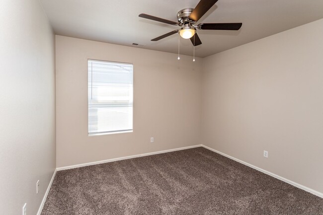 Building Photo - Fantastic Sand Creek Condo- 3 Bedrooms - 2...