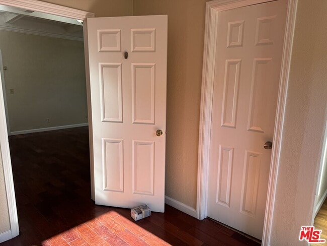 Building Photo - 2024 W 12th St