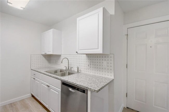Building Photo - 15209 Sun-Bird Ln