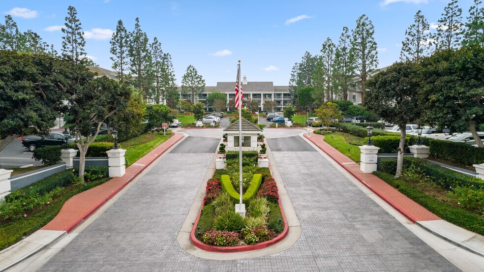 Building Photo - 102 Scholz Plz