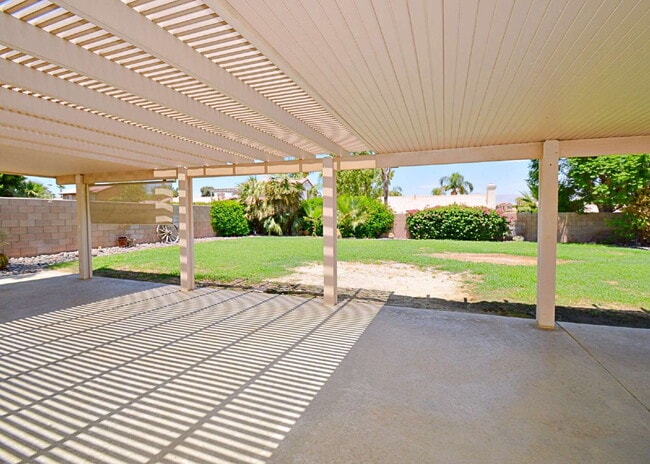 Building Photo - 3-Bedroom Home, Large backyard  & Pets Welcome