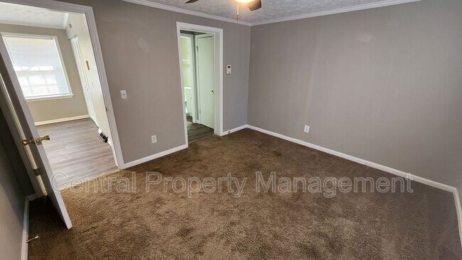 Building Photo - 300 Florence Dr