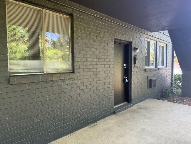 Building Photo - 550 Harding Pl