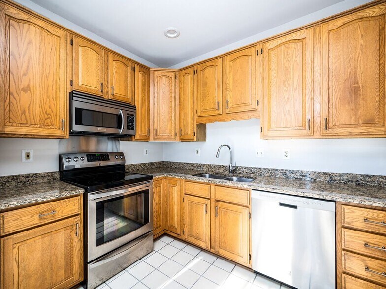 Building Photo - 2155 Wolftrap Ct