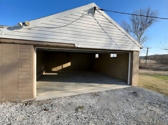 Building Photo - 16 Panorama Dr