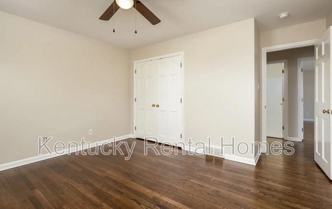 Building Photo - 305 Lakeshore Dr