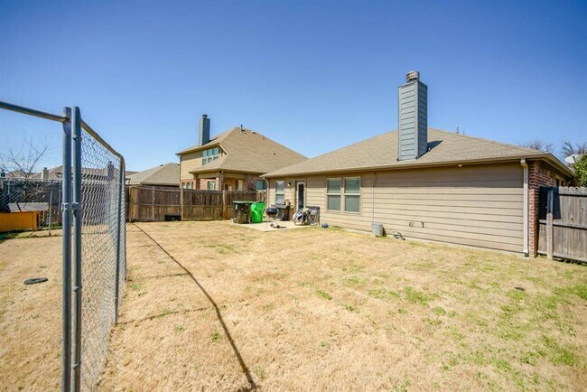 Building Photo - 1014 Lake Grove Dr
