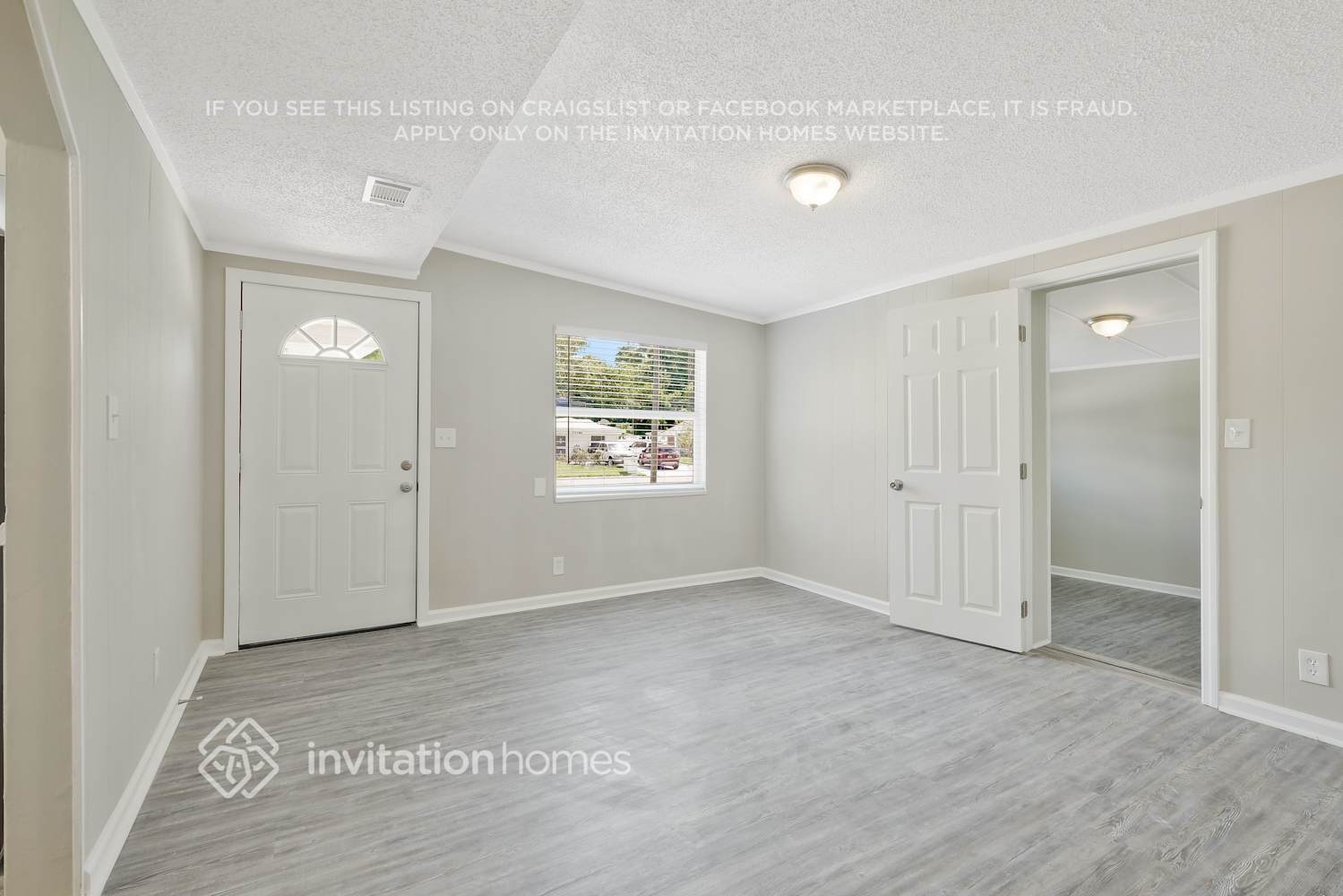 Building Photo - 1761 Merivale Rd S