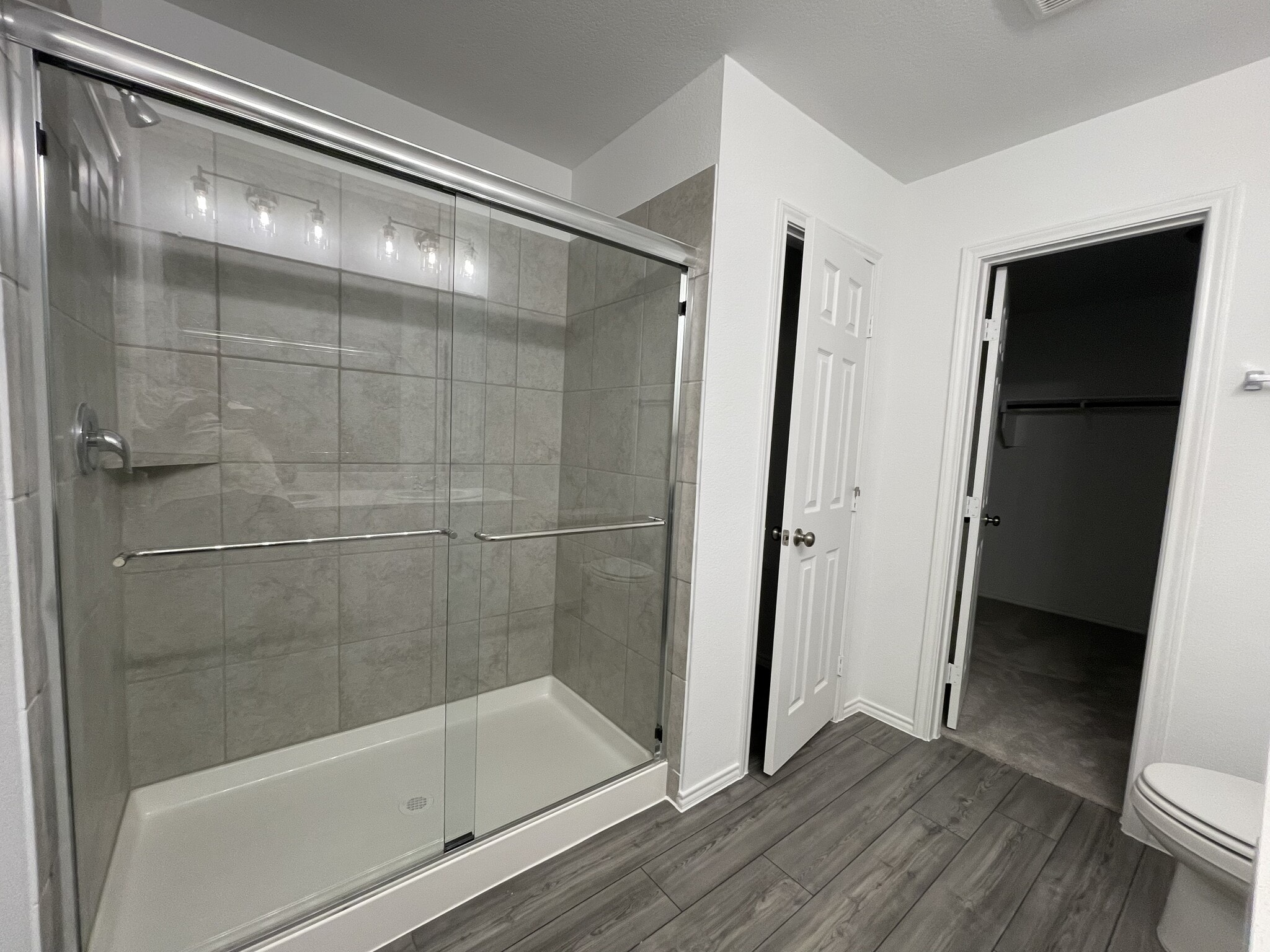 Building Photo - 825 Breakwater Dr
