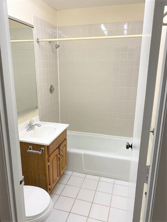 Building Photo - 32 Shrewsbury Green Dr