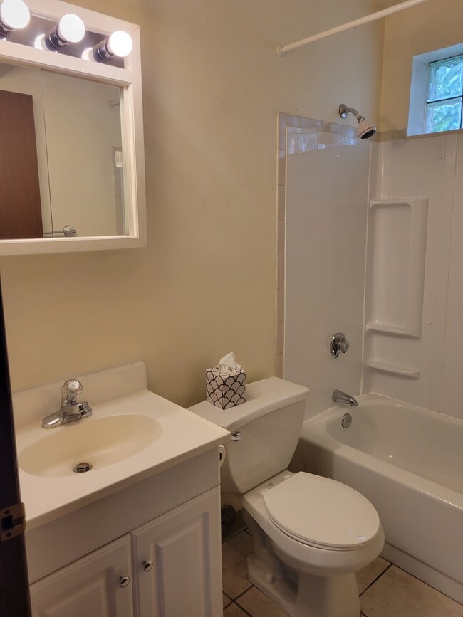 Building Photo - 3243 Niagara Square