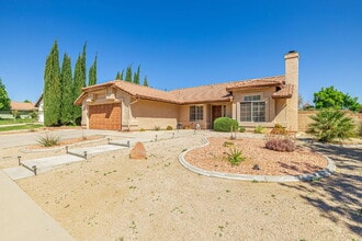 Building Photo - Beautiful 3-Bedroom Home in West Palmdale Community
