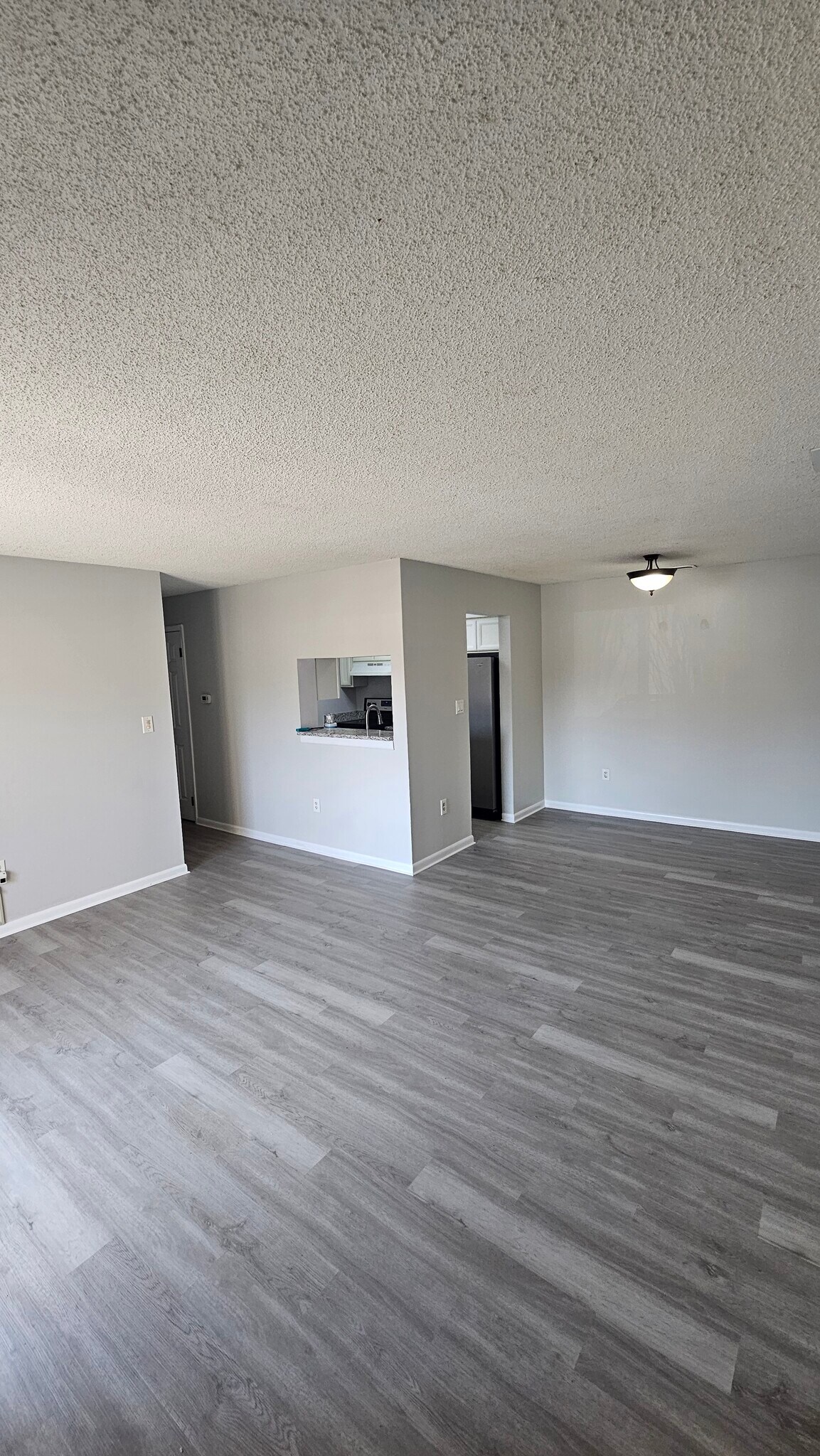 Building Photo - 2005 Ravens Crest Dr