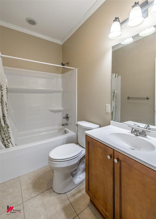 Building Photo - Villaggio Townhouse