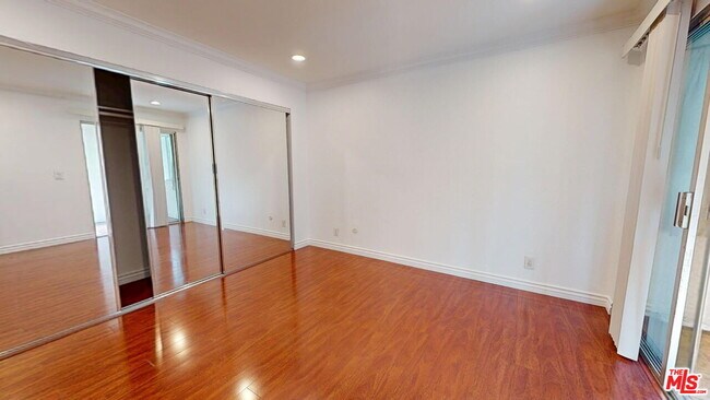 Building Photo - 5652 Yolanda Ave