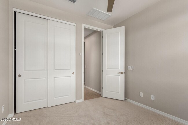 Building Photo - 34906 N Hawley Dr