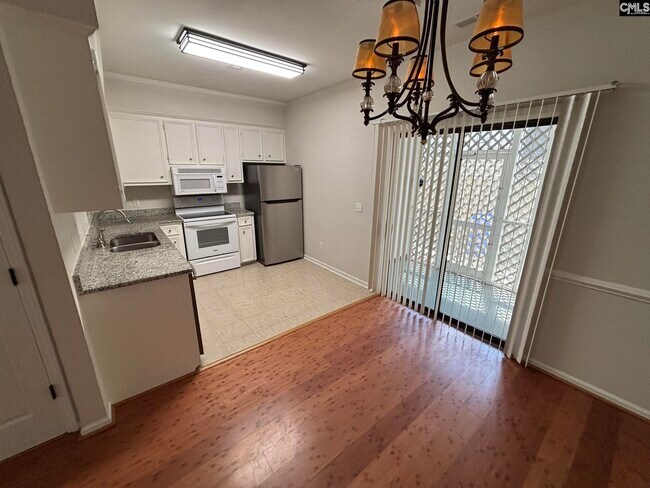 Building Photo - 2546 Lee St