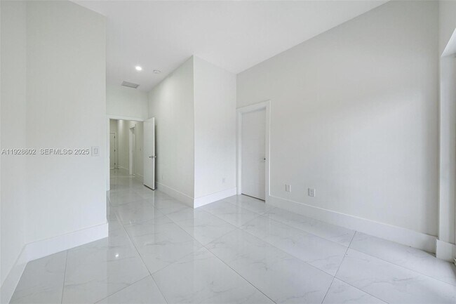 Building Photo - 3142 Carter St