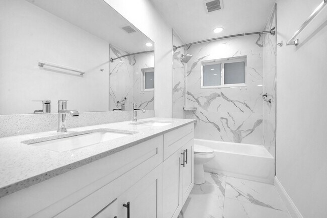 Building Photo - 1015 Spanish River Rd